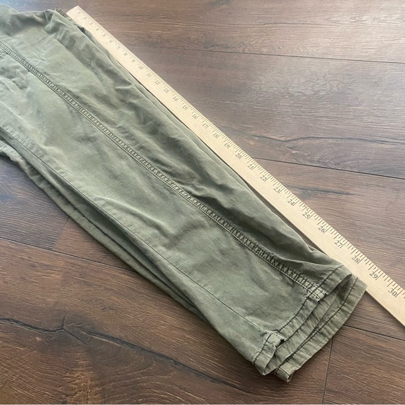 Old Navy HR soft Utility arboret green ruffle waist pants size small - Picture 4 of 6